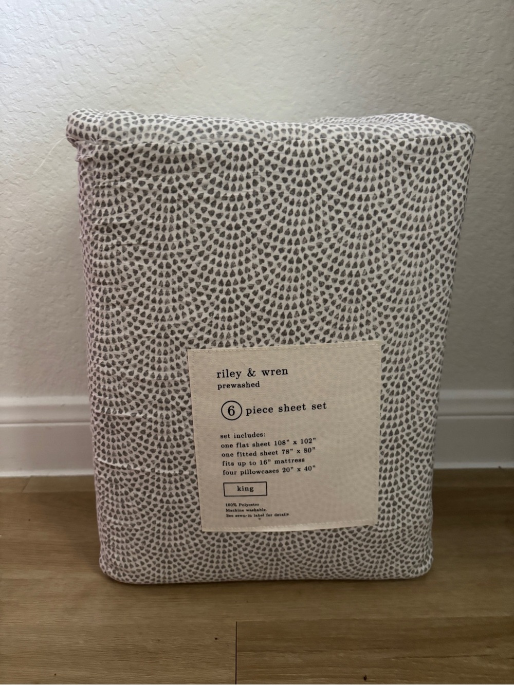 King 6-Piece Sheet Set - Gray Scalloped Pattern